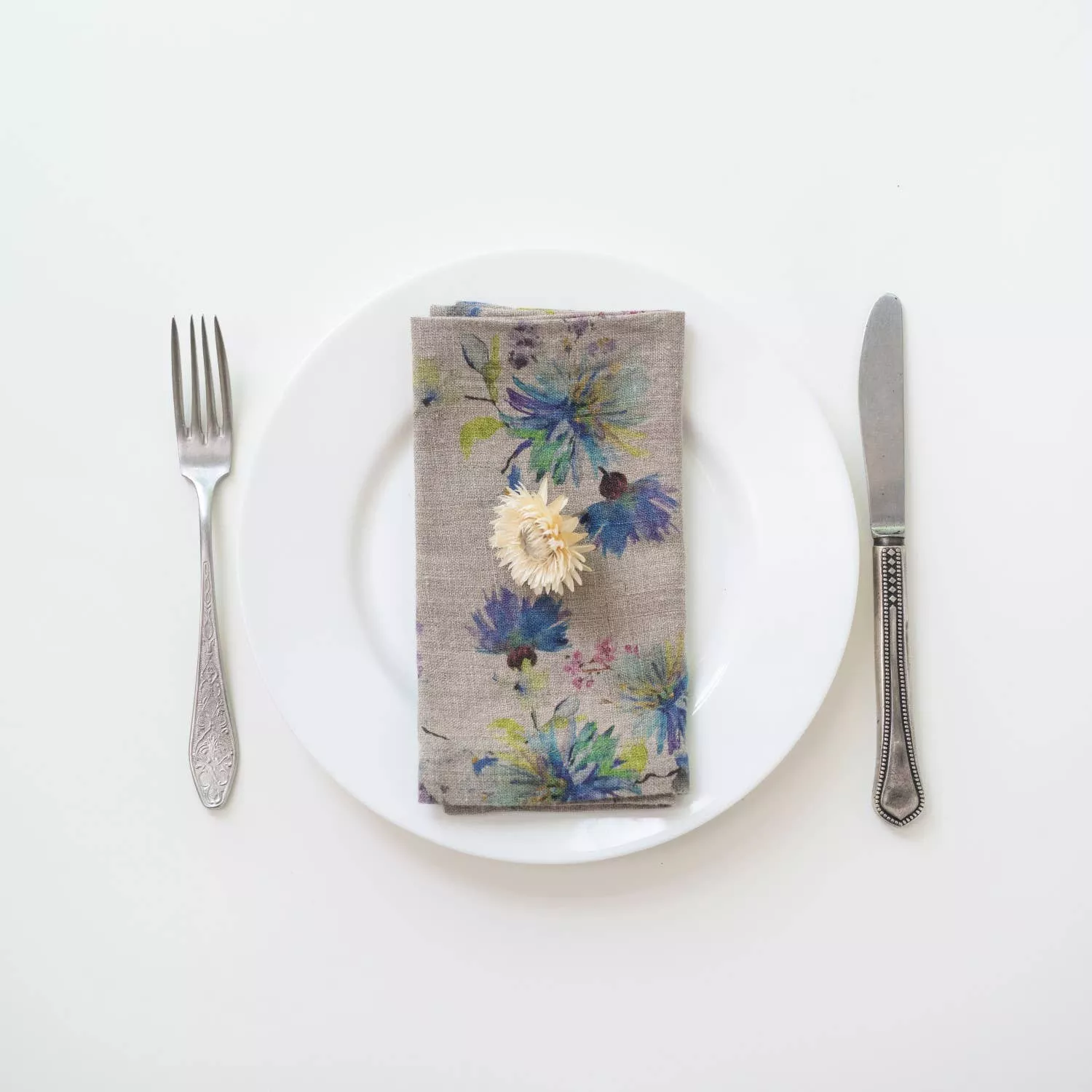 flowers-on-light-natural-linen-napkins-set-4-18-ninches Flowers on Light Natural Linen Napkins Set of 4 (18 ninches)