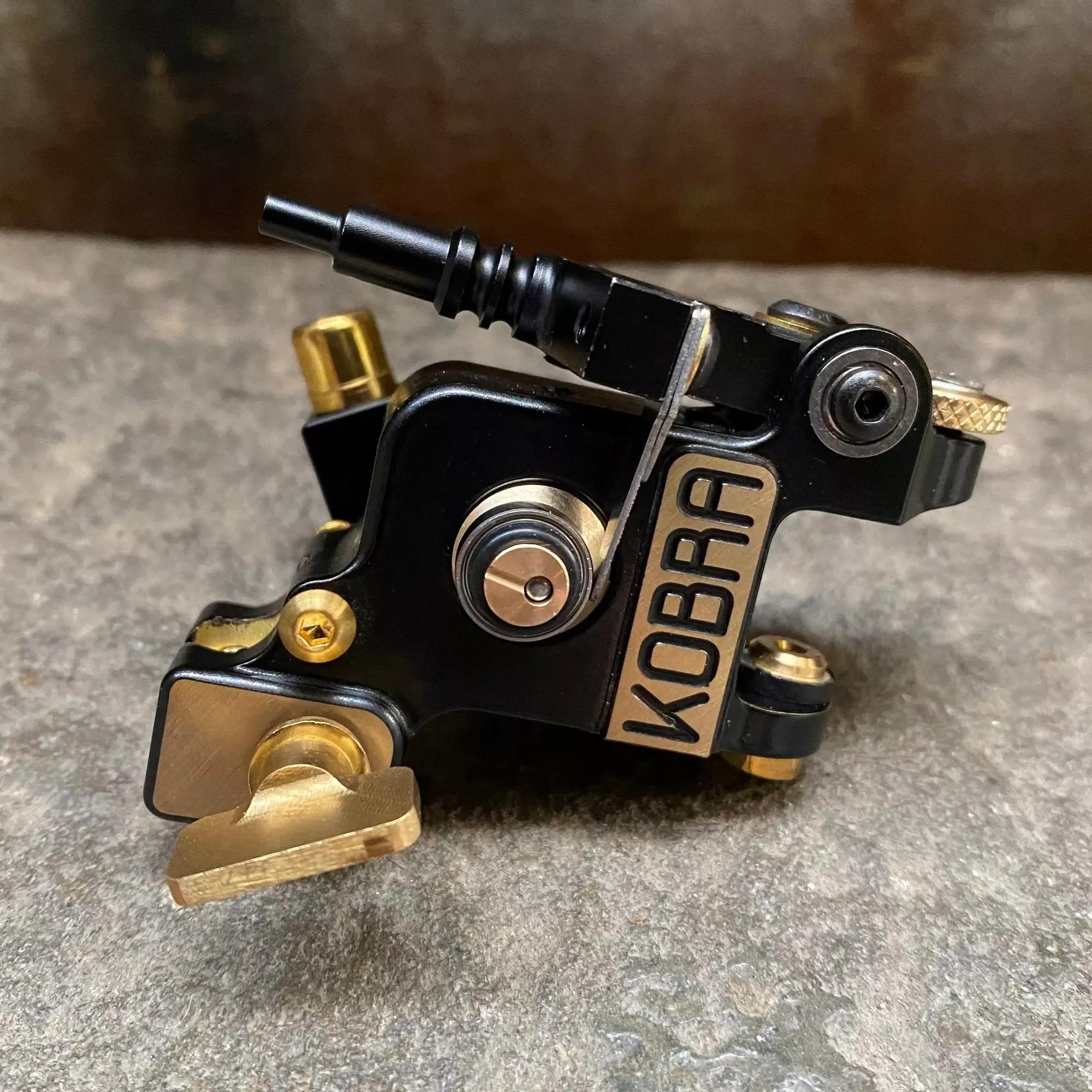 KOBRA IRONS - LINER 02R BLACK & GOLD