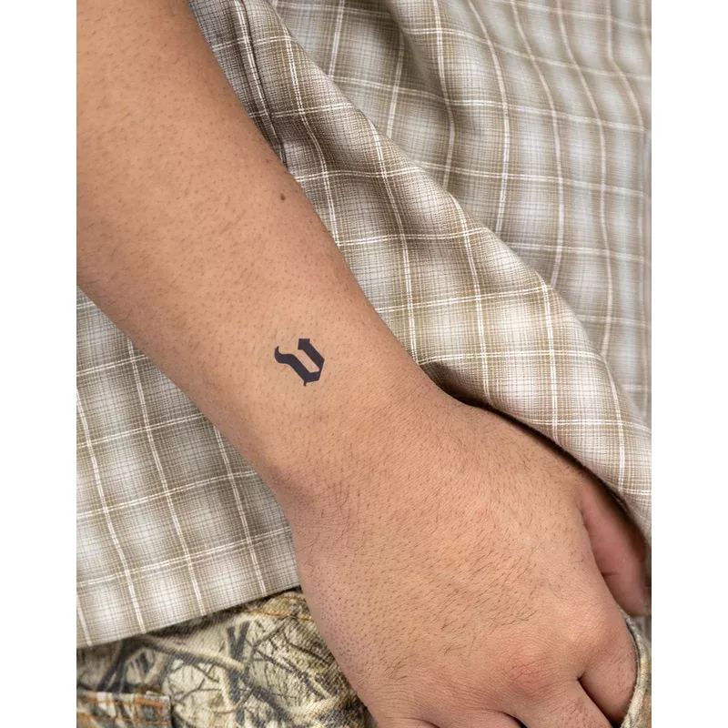 v v